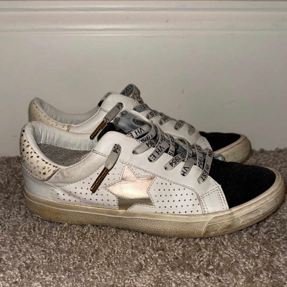 Vintage Havana Women's Sneakers in Black and White